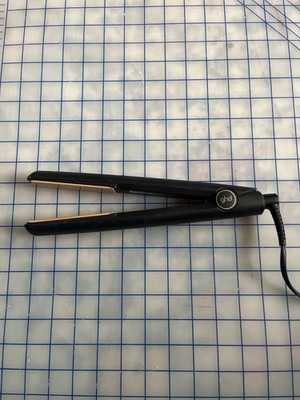 GHD Gold Classic Hair Straightening Iron does not have temperature panel