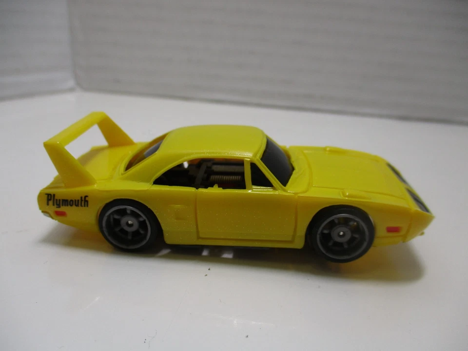 Hot Wheels Mattel Magnum 440X2 #H8596 PLYMOUTH SUPERBIRD (Set Car) WORKS - image 4 of 4