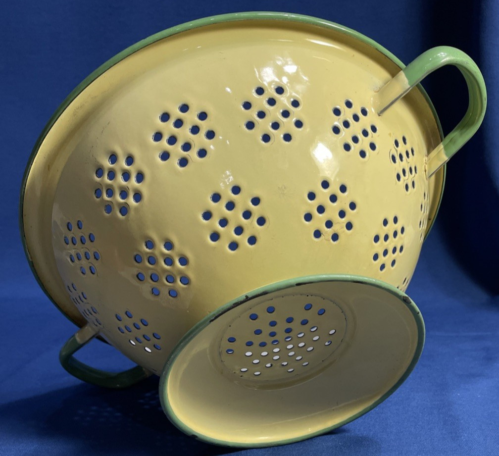 Vtg Yellow Enamelware Colander Strainer 11" Green Trim French /Country Farmhouse