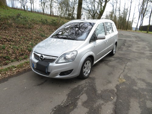 Opel Zafira 1.8 Benzin Rentnerfahrzeug Orig. 55.400 km 7 Sitzer EZ. 02.2011 Navi