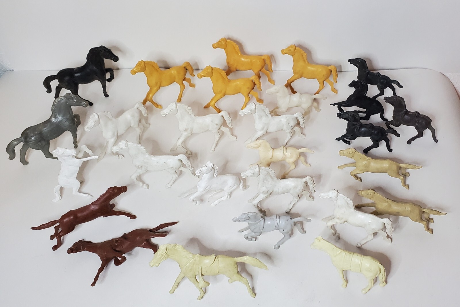 Lot of 27 Vintage Marx Fort Apache Cavalry & Others Toy Plastic Horses