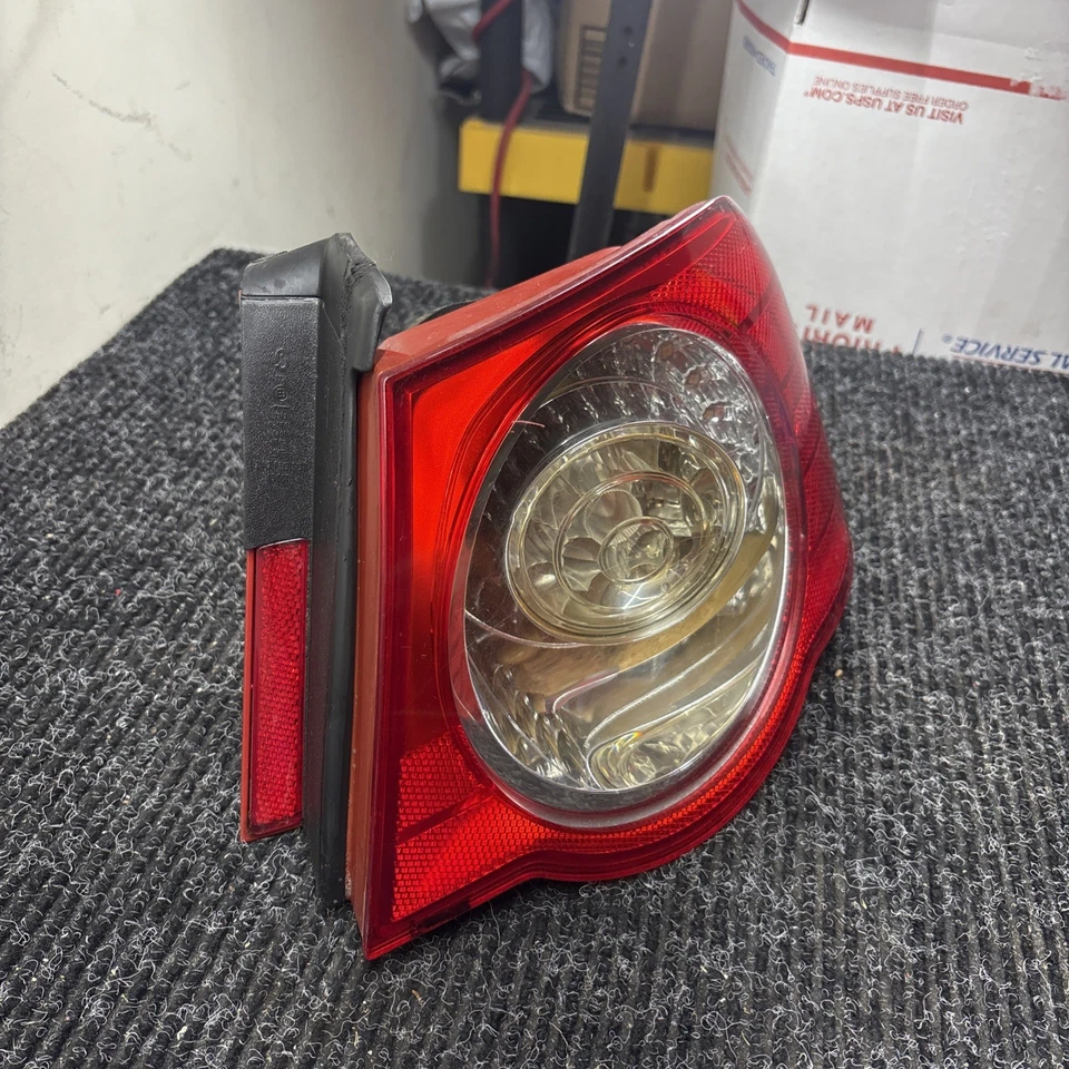 Luz trasera derecha Volkswagen Passat 2008 pasajero OEM Foto 3 de 4