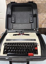 1978 Montgomery Ward Escort 550 Typewriter Vintage. Beige. thumbnail