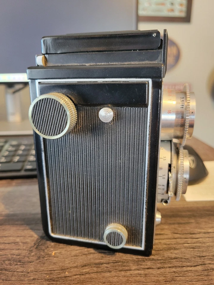 Винтажная зеркальная камера Tower Reflex TLR с двумя объективами - Изображение 2 из 4