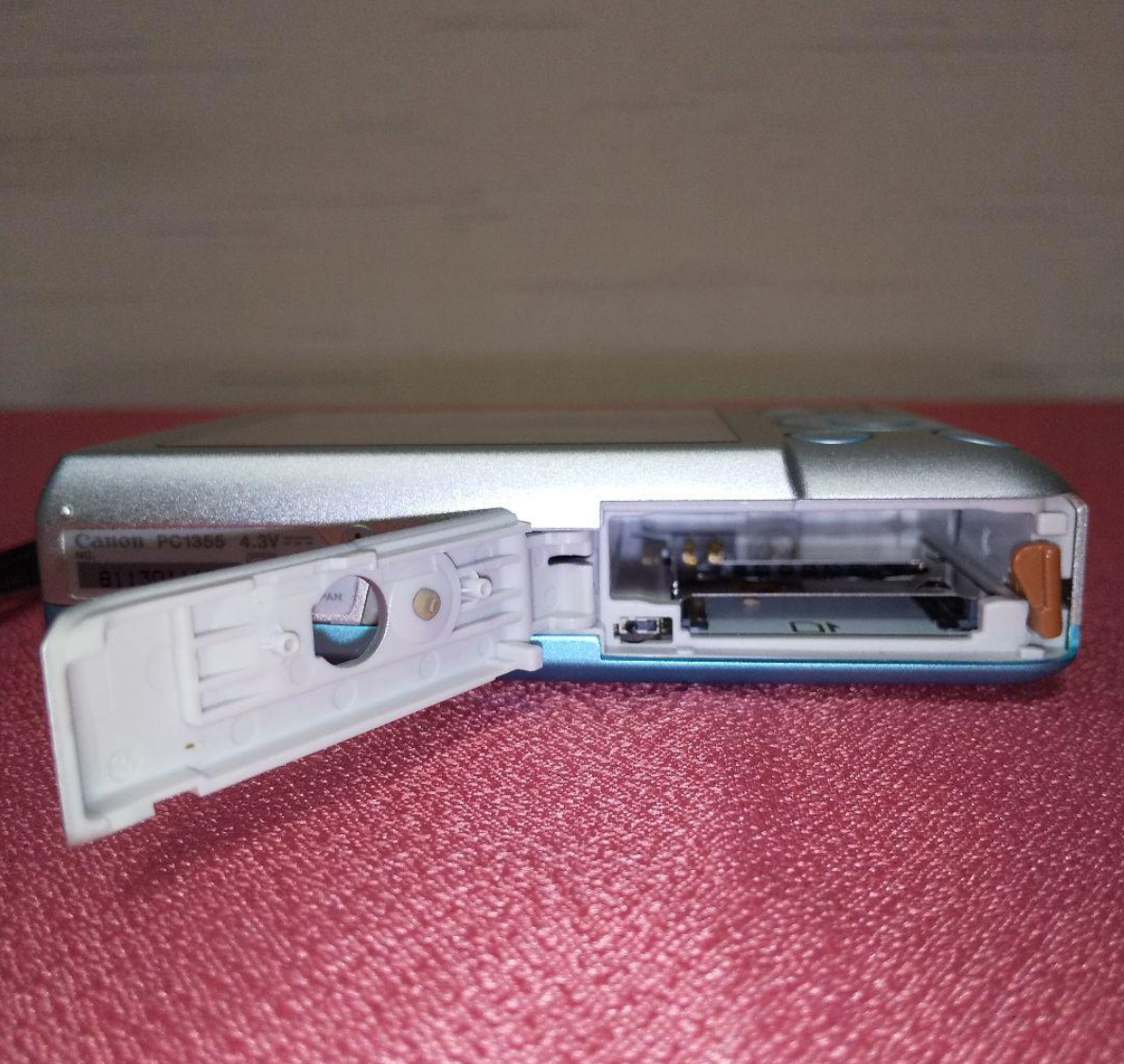 Canon IXY DIGITAL 110 IS Blue 10.0 MP Digital Camera w/Accessories