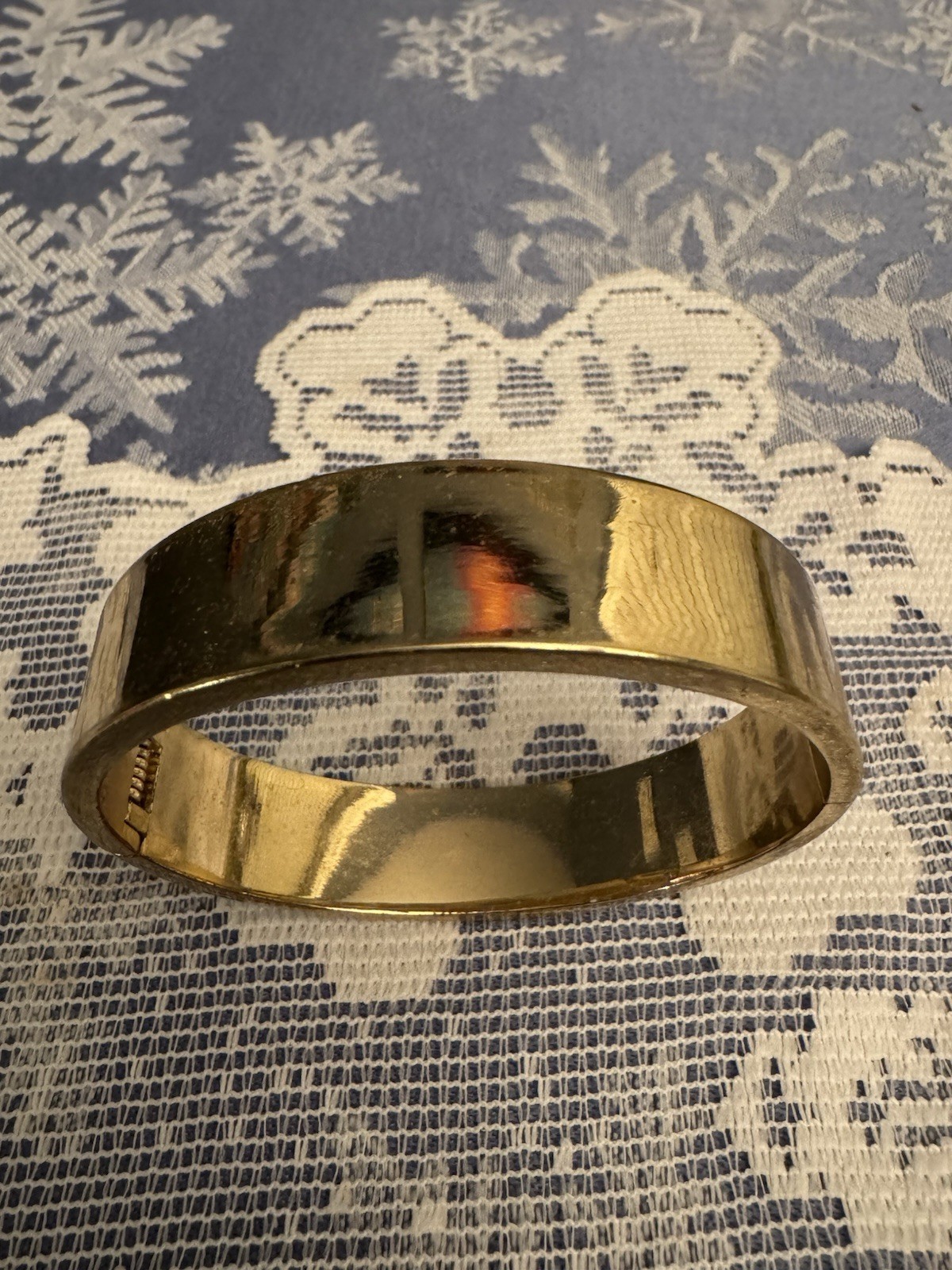 Bangle Gold Tone 2.75” Diameter Minimalist Bracelet Jewelry-image