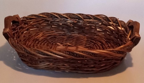 Rattan Bread/Fruit Basket w/Wooden Handles 12" x 10" x 3" (inside dimension) - Picture 5 of 6