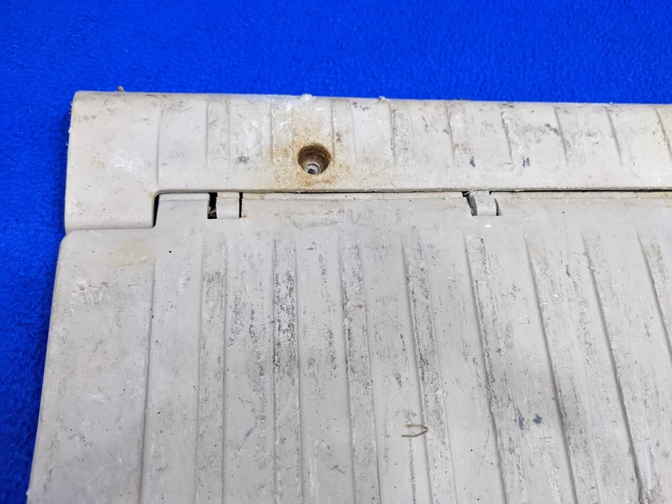 Placa de soporte alfombrilla trasera beige tostado Lexus LX470 1998-2007 marfil OEM Foto 2 de 4