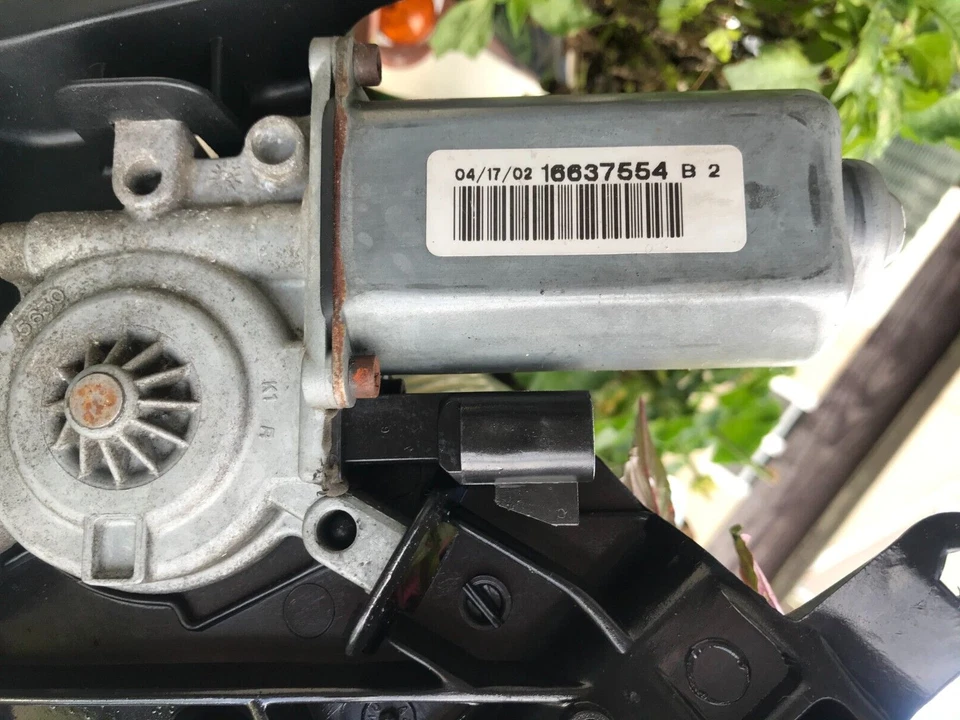 Chevrolet Malibu 1997-2005 puerta delantera derecha motor ventana eléctrica con cerradura de puerta Foto 3 de 4
