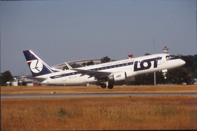 Dia SP-LIB Embraer ERJ-170-200STD LOT Flugzeug 35mm ungerahmt O87-8-2