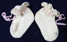 #1 Pair Vtg Ivory Yarn Baby Bootees Booties Pink Ribbon Embroidered Flowers