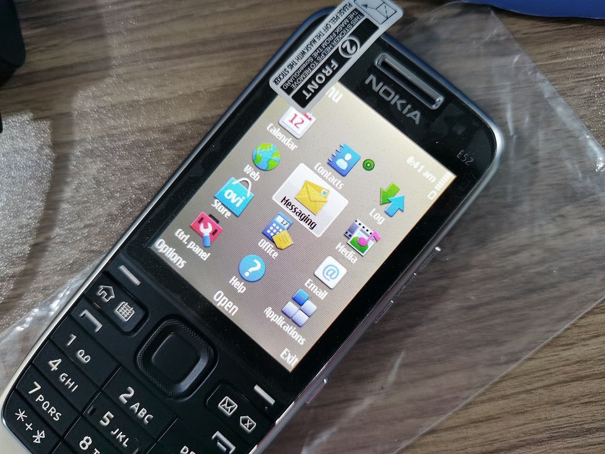 Nokia E52 - 60 MB - Black (Unlocked) Symbian smartphone 2.4