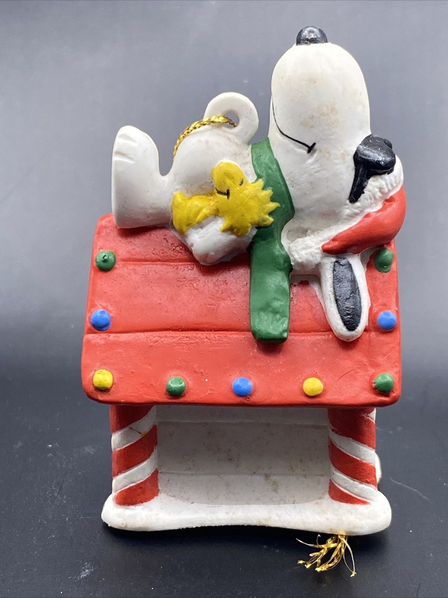 United Feature Syndicate Peanuts Snoopy Woodstock Dog House