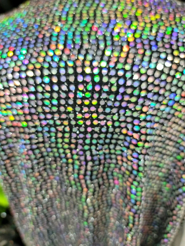 Vestido plateado iridiscente pegado lentejuelas en tela de spandex elástica por yarda graduación  Foto 3 de 4