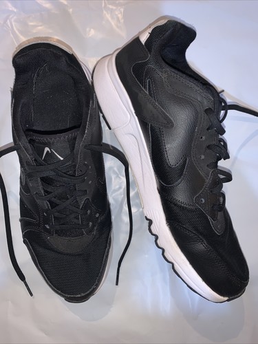 nike atsuma sneakers