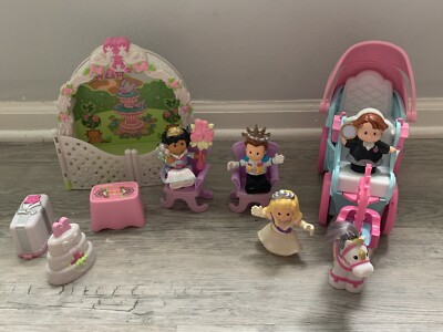 Fisher Price Little People Gazebo Cake Carriage Bendable Royal