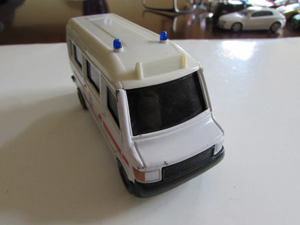 Hongwell - Ambulanza 118 - sc. 1:43 - Immagine 3 di 4