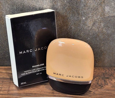Marc Jacobs Shameless Foundation ~ Y390 Medium ~ full size NIB