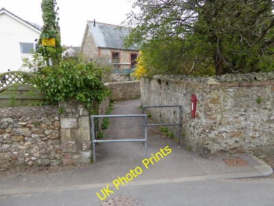 Photo 12x8 Footpath from Sidmouth Road to The Butts, Colyton The wallbox i c2015