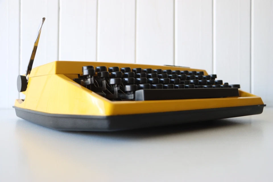 Bright Yellow Adler Manual Typewriter ***** Excellent Working Condition ***** - Image 3 of 4