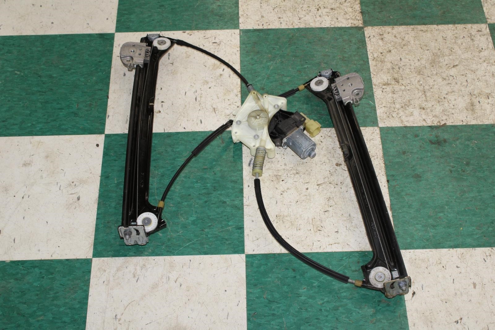 Maserati Ghibli 2014-2017 Front Right Window regulator