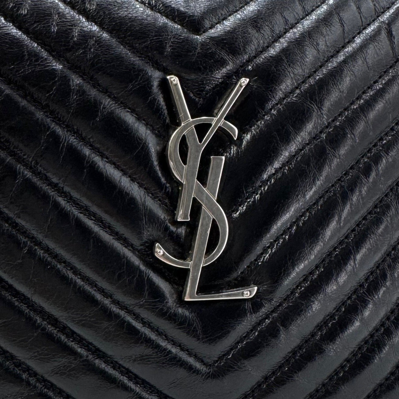 Borsa a tracolla Saint Laurent Matelassé Monogram Lou fotocamera nera 468537 140472085