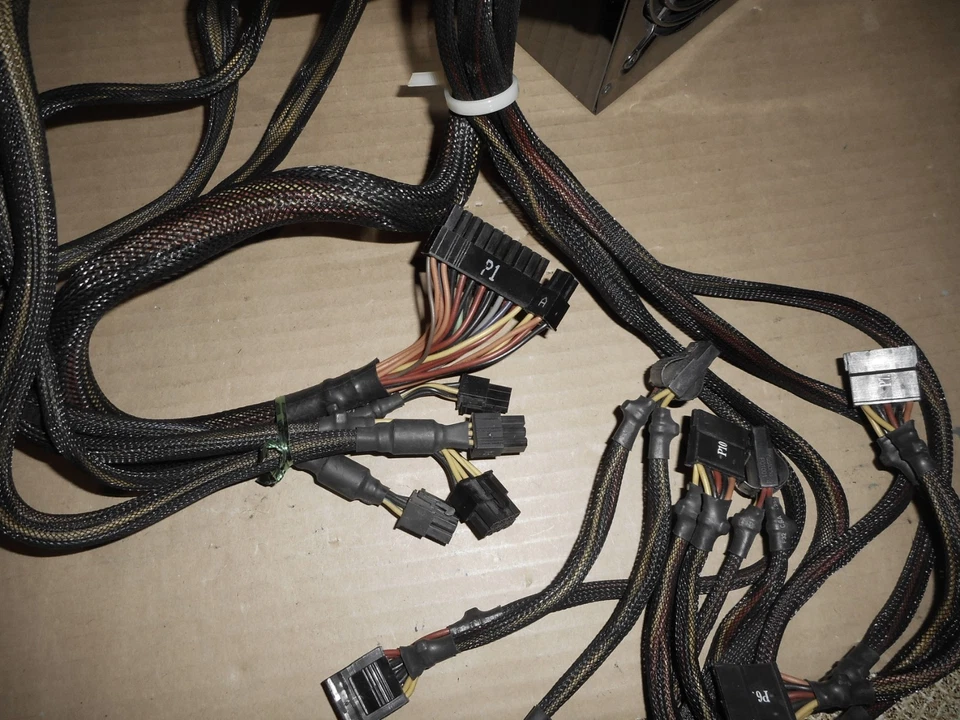 Alimentatore modulare 650W Antec NeoPower 650 Blu - Funzionante - Immagine 2 di 4