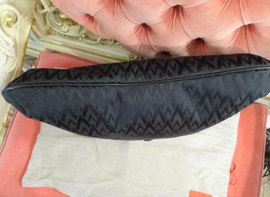 Valentino Garavani Black Jacquard Leather Shoulder Bag with Dust Bag Japan thumbnail 7