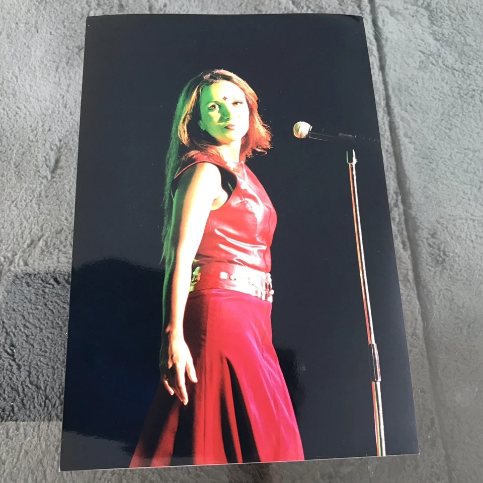 HÉLÈNE SEGARA - PHOTO PRESSE ORIGINALE 17x26cm - Photo 1/1