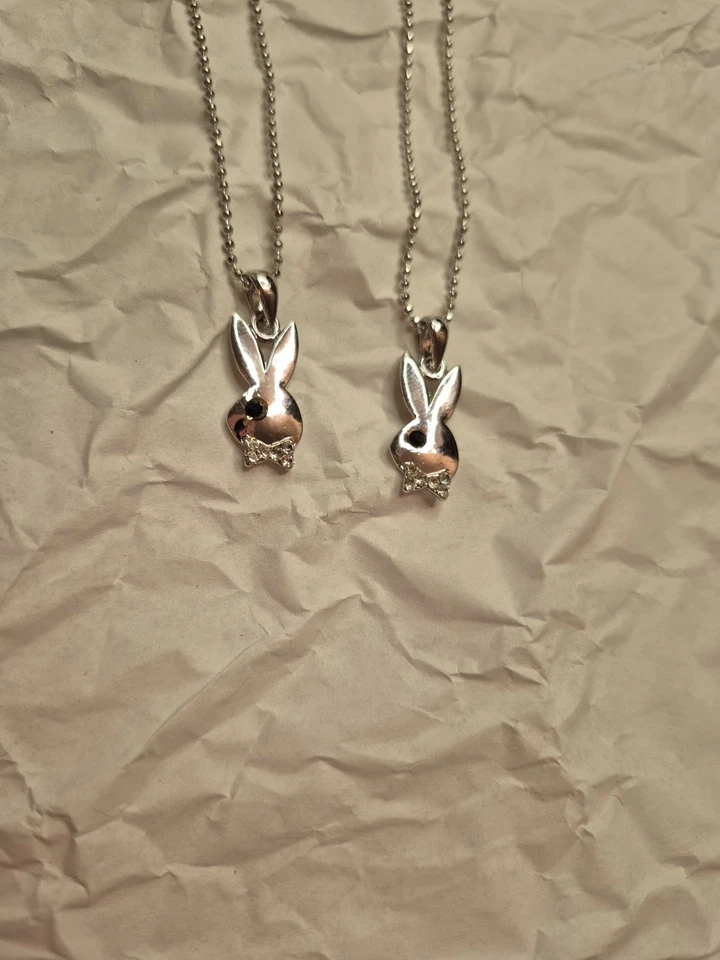 Juego de 2 collares de cadena Playboy BUNNY tono plata Foto 2 de 3
