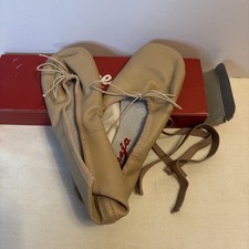 Capezio NIB Tan Womens Leather Ballet Slippers Sz 7M