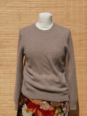 butterweicher Pullover KATAG 100 % Kaschmir beige kleine Schlitze Gr. 36 / 38 ?