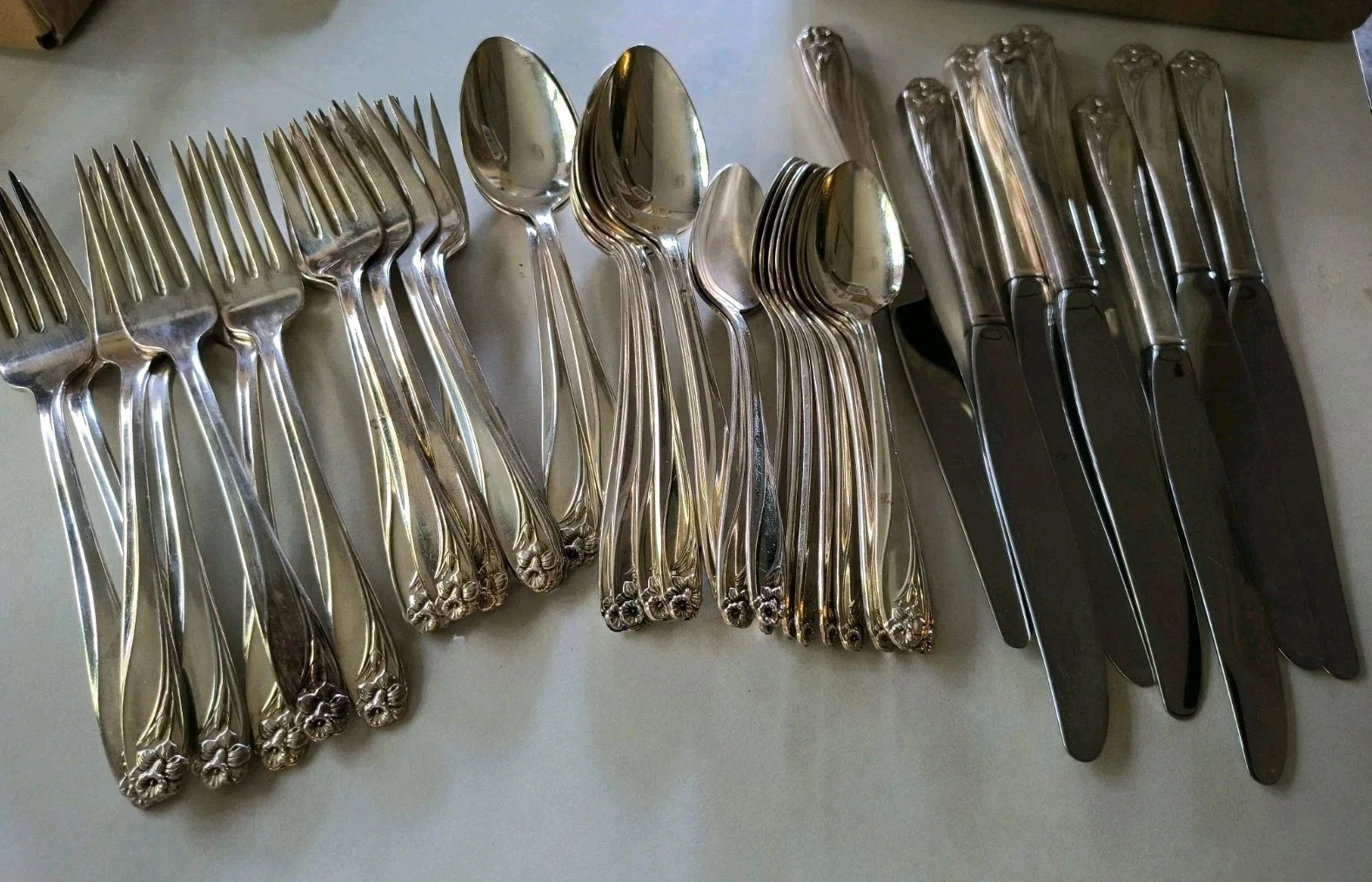 43 pc 1847 Rogers Bros " Daffodil " Silverware Flatware IS Setting For 8 Vintage