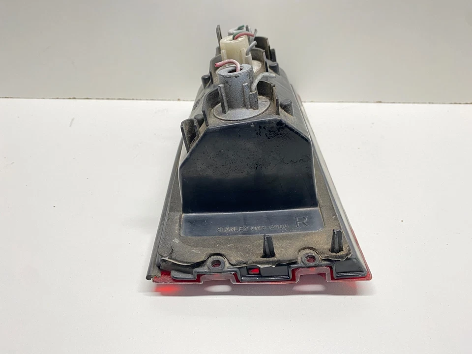 1990-1998 CHEVROLET GEO TRACKER REAR LEFT SIDE TAIL LIGHT LAMP OEM, 166-58440R - Image 3 of 4
