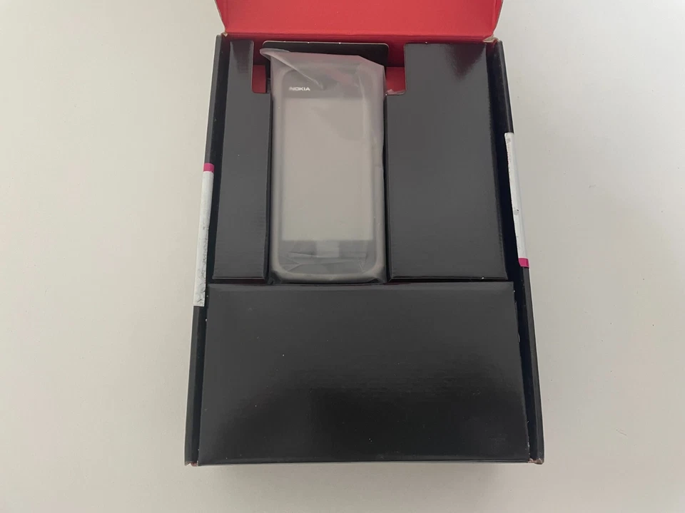 BRAND NEW NOKIA 5230 UNLOCKED PHONE - BLACK - BLUETOOTH - 3G - 2MP CAMERA - Image 3 of 4