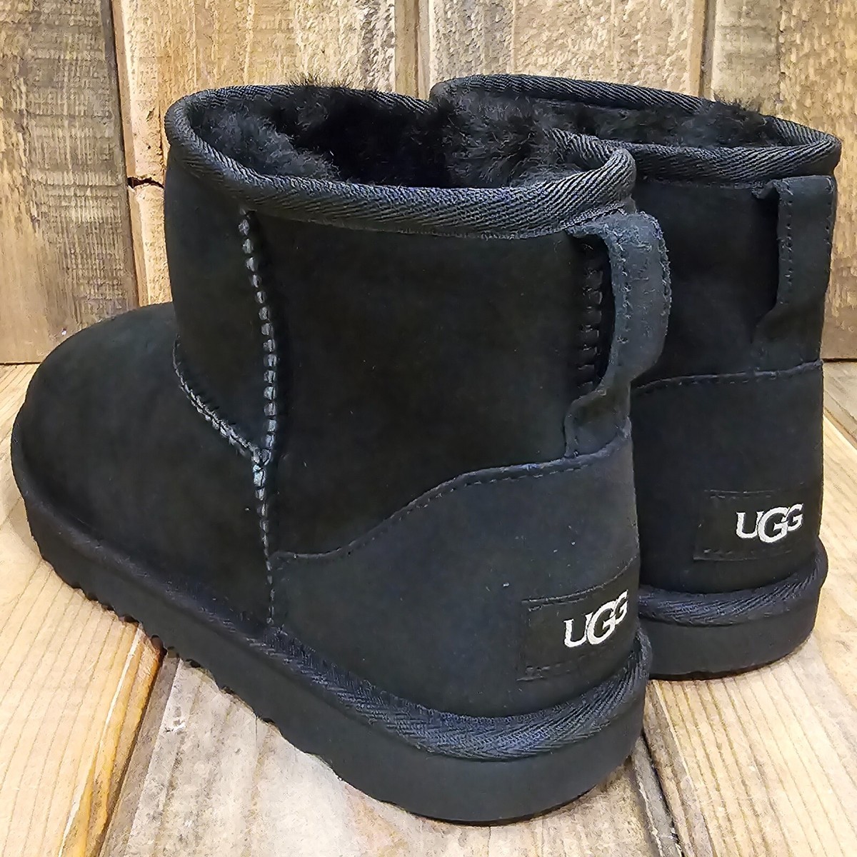 UGG KIDS CLASSIC MINI II BOOT BLACK SUEDE SHEARLING SIZE US