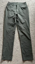 ALO Men's Day and Night Pants Dark Cactus 28x33 No Tags 4 Pockets Belt Loops