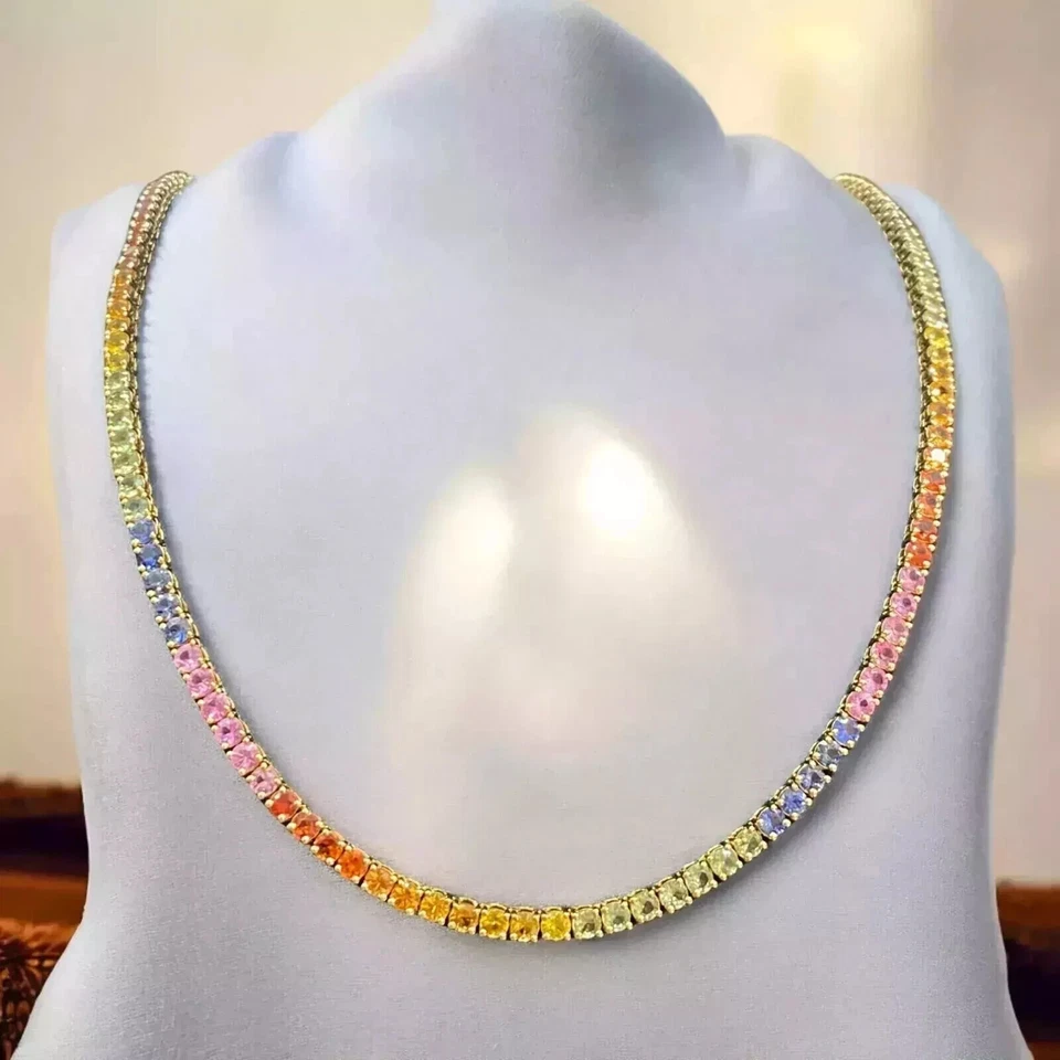 Collar tenis arco iris zafiro creado en laboratorio de 32 quilates enchapado en oro amarillo de 14 quilates Foto 2 de 4