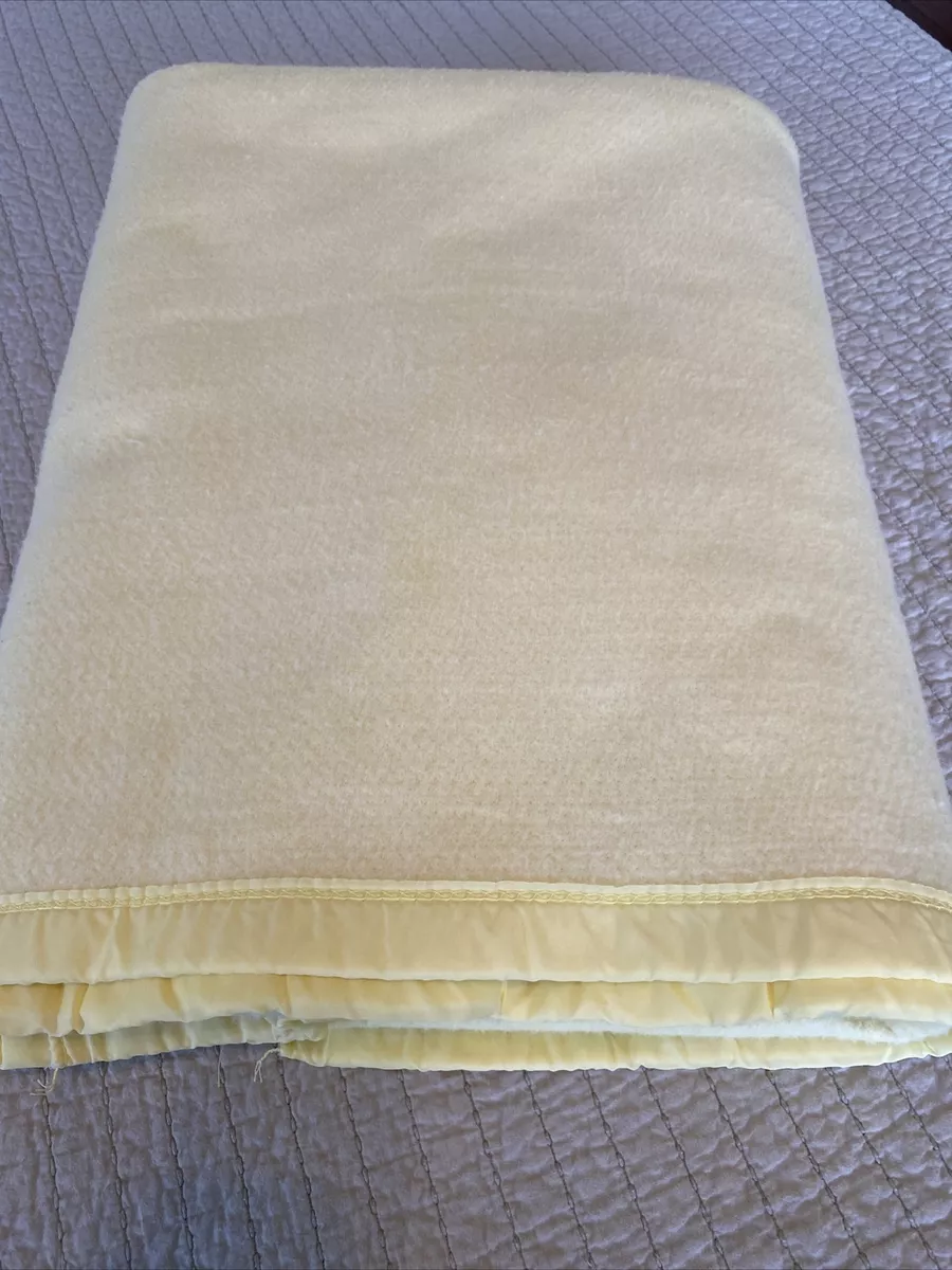 Vintage Cannon Mills Company Acrylic Comforter Thermal Yellow