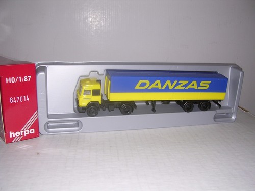 HERPA #847014 Iveco Cab con remolque cubierto "Danzas" azul y amarillo H.O. 1/87 | Zustand: New