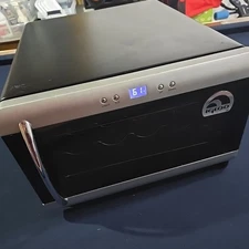 Igloo 8 Bottle Countertop Wine Chiller Fridge FRW 823 Tested Working. FRW823