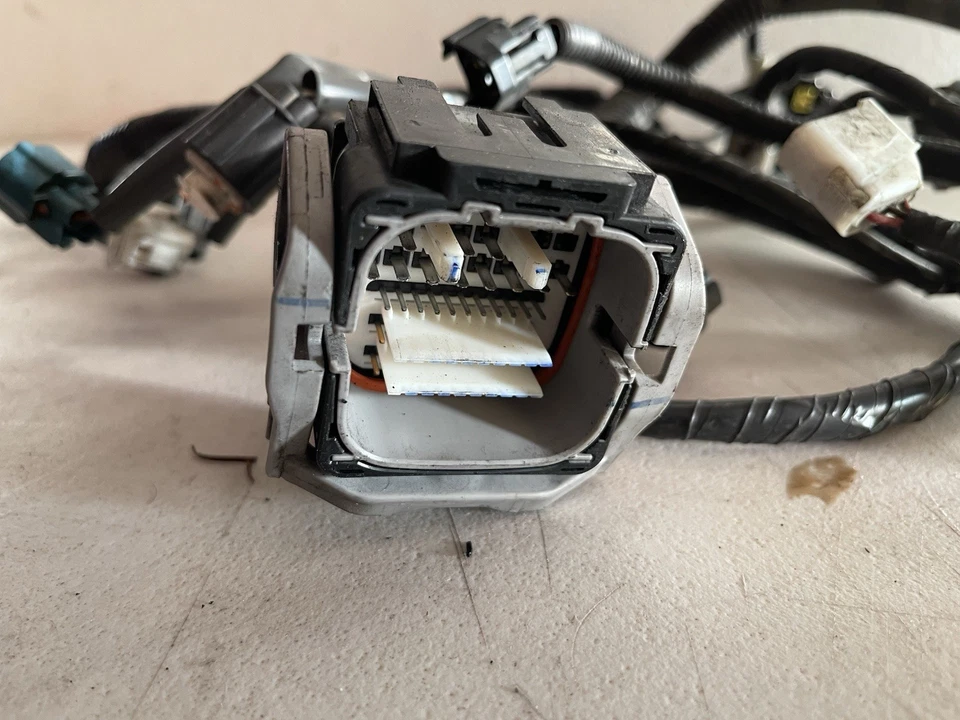 Arnés de cables del motor Subaru Legacy 2012 arnés de admisión 2,5 litros 24020-AE-22B-070 Foto 2 de 4