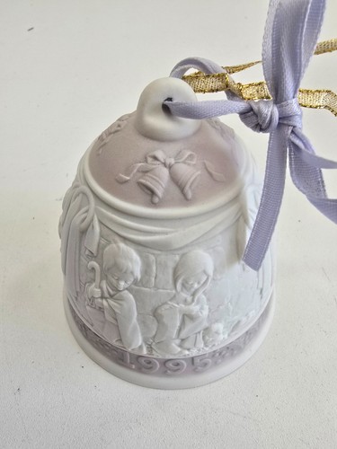 Lladro 1995 Christmas Bell 16206 Boxed Spain Porcelain Ornament - Picture 2 of 5