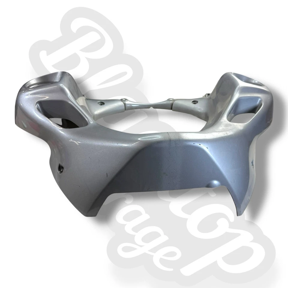 CARENADO CAPÓ INFERIOR DELANTERO HONDA GL1800 GOLDWING (GRIS METÁLICO) 64302-MCA-0000 Foto 2 de 4