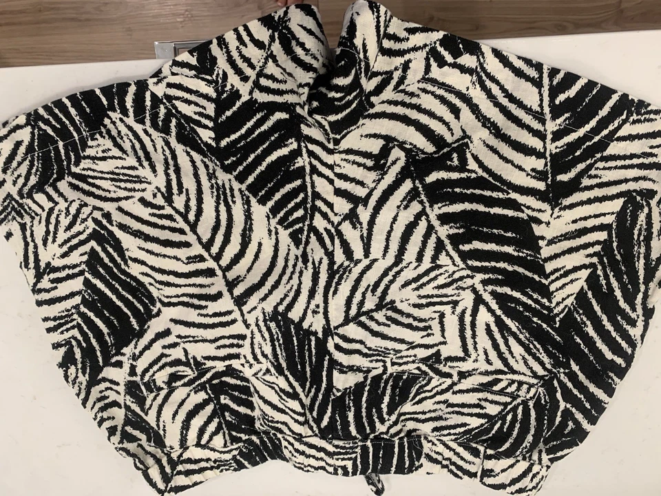 Linen Blend Women’s Shorts Black Ivory Pattern Size M Cathy Brand Beach Cruise - Image 2 of 2