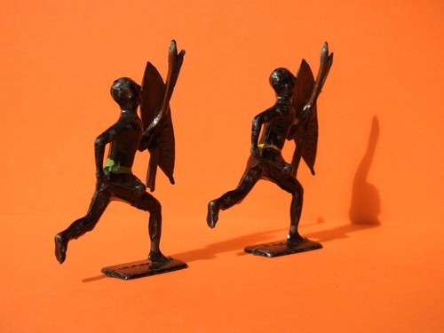 JOHILLCO VINTAGE 1920-30s LEAD RUNNING ZULU WARRIORS x 2 JOHN HILL & COMPANY - Picture 5 of 7