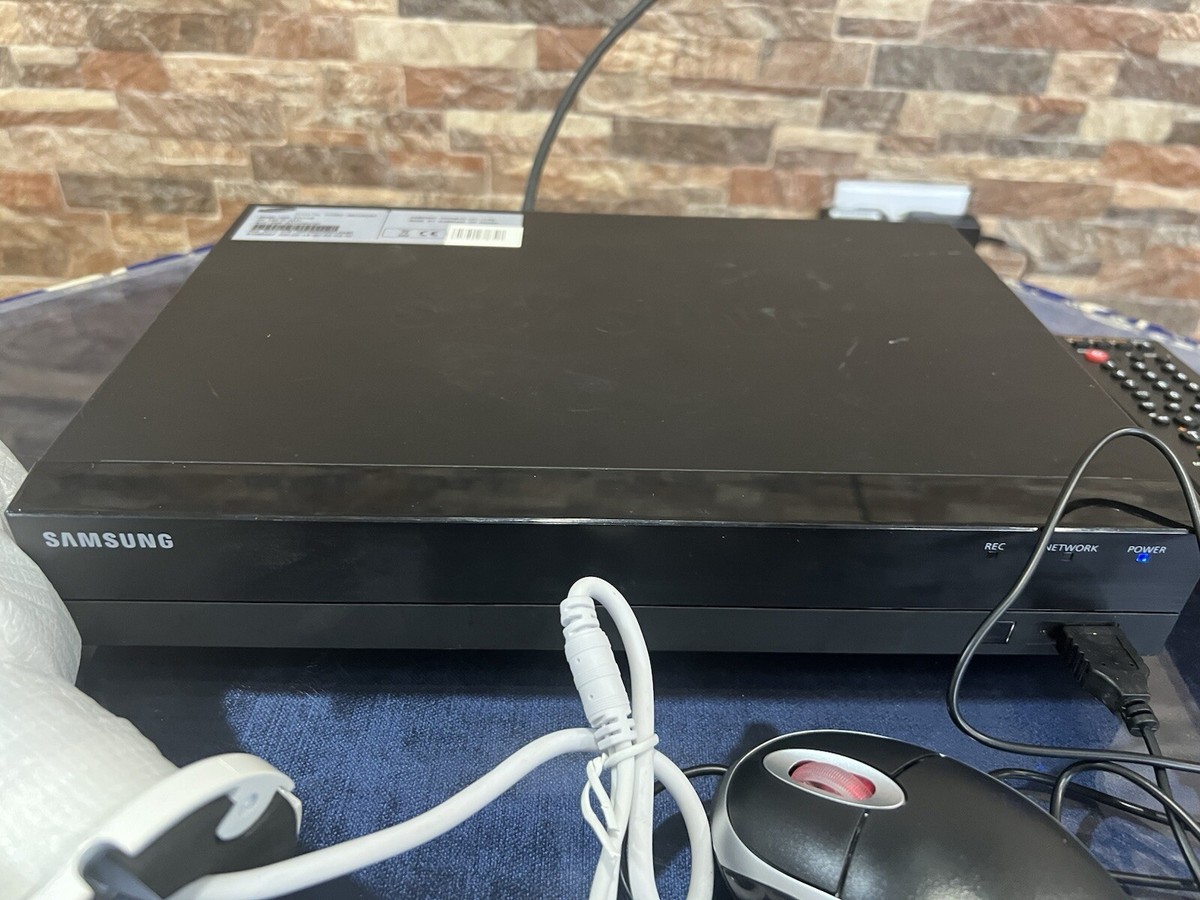 SAMSUNG　4チャンネル　DVR Samsung SRD-470D 4-Channel DVR with DVD R/W (500GB) SRD-470D-500