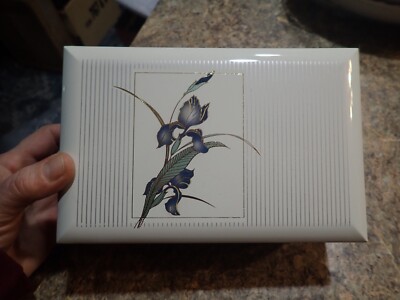 Vintage Otagiri Japan Lacquerware Grand Iris Music Box 7.5'' X 5'' beige/grey