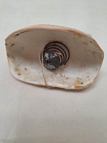 Antike Biskuit Brustplatte französische Mode mit Knopf + Feder 4,75" Breite 2" Höhe um 1870 - Bild 5 von 7