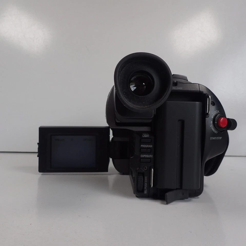 Sony Handycam CCD-TRV35E Camcorder Night Vision Video Camera w/Charger & Bag - Image 4 of 4